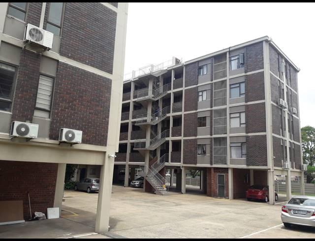 2 BEDROOM FLAT RENTED IN ESSENWOOD